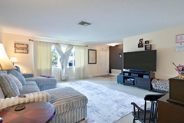 2 of 17 - 425 San Mateo Drive, Palm Springs, FL