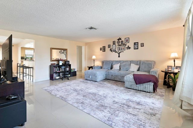 3 of 17 - 425 San Mateo Drive, Palm Springs, FL