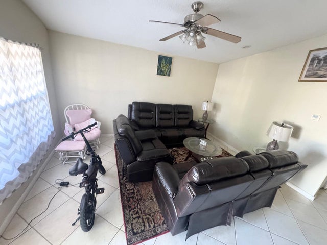 4 of 15 - 1123 E Windsor Avenue, West Palm Beach, FL