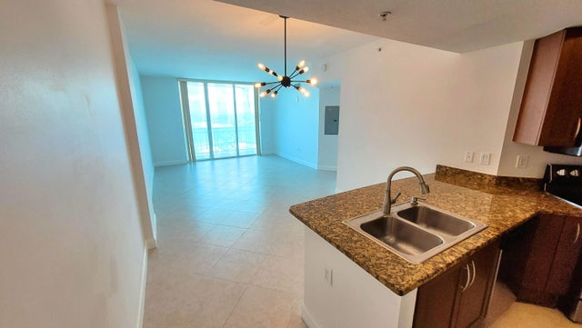 4 of 25 - 450 N Federal Hwy #1101, Boynton Beach, FL