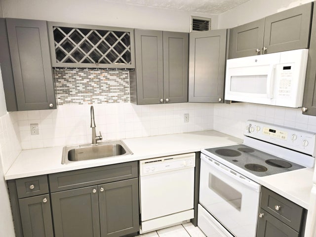 1 of 27 - 89 Saxony B #b, Delray Beach, FL