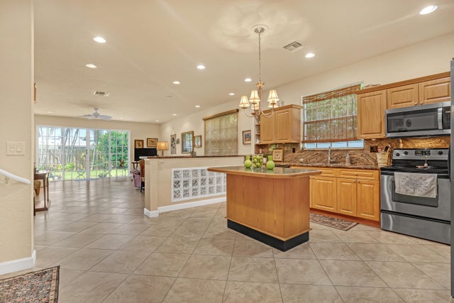 3 of 18 - 2560 Ne 11th Street, Pompano Beach, FL