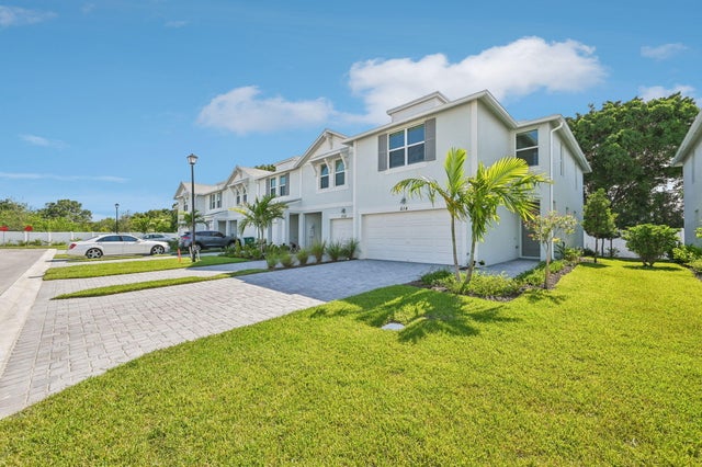 4 of 32 - 514 Salisbury Circle, Fort Pierce, FL