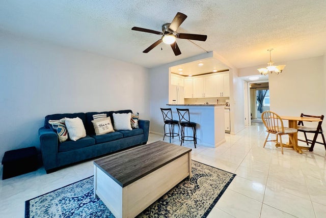1 of 16 - 399 Sheffield Q, West Palm Beach, FL