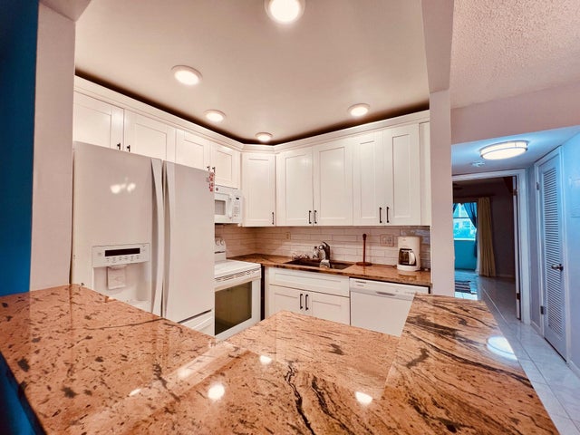 3 of 16 - 399 Sheffield Q, West Palm Beach, FL