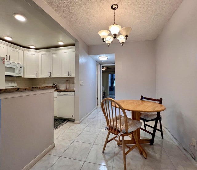 4 of 16 - 399 Sheffield Q, West Palm Beach, FL