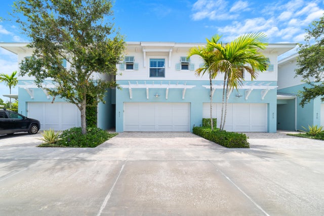 1 of 33 - 411 Se High School Avenue, Stuart, FL