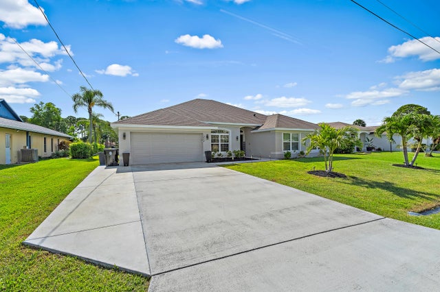 5 of 64 - 1925 Se Mantua Street, Port Saint Lucie, FL