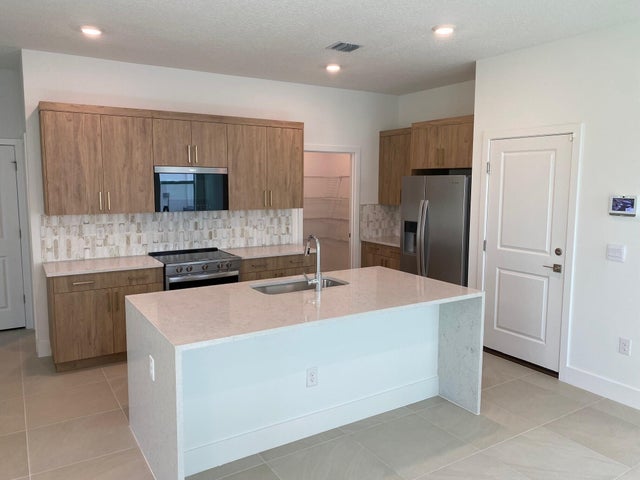 4 of 19 - 7011 Se Park Trace Drive, Stuart, FL