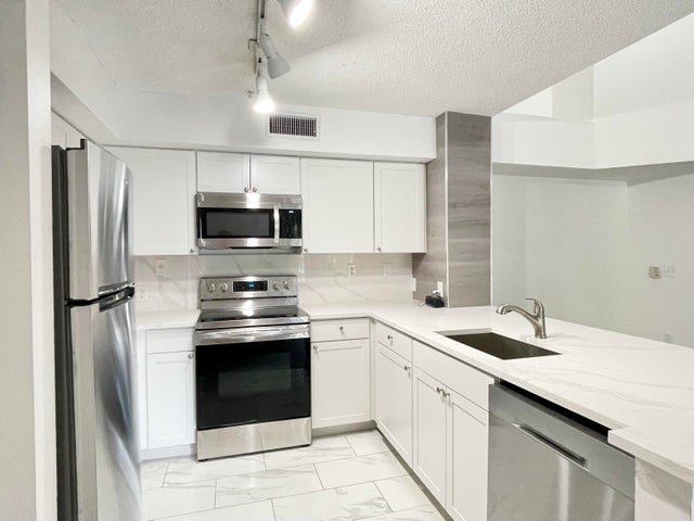 4 of 23 - 7832 Sonoma Springs Circle #203, Lake Worth, FL