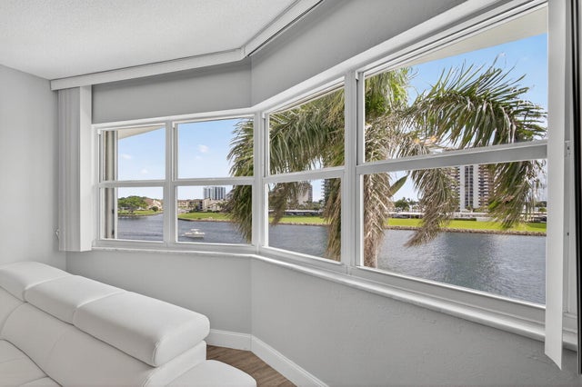 5 of 38 - 28 Yacht Club Drive #409, North Palm Beach, FL