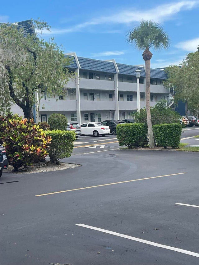 3 of 24 - 7827 Golf Cir Drive #202, Margate, FL