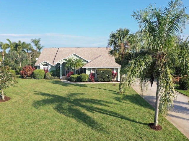 2 of 33 - 1517 Eagles Circle, Sebastian, FL