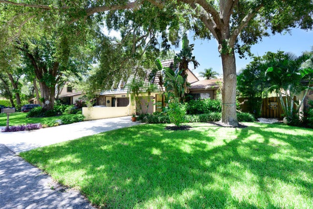 2 of 38 - 1085 Raintree Drive, Palm Beach Gardens, FL