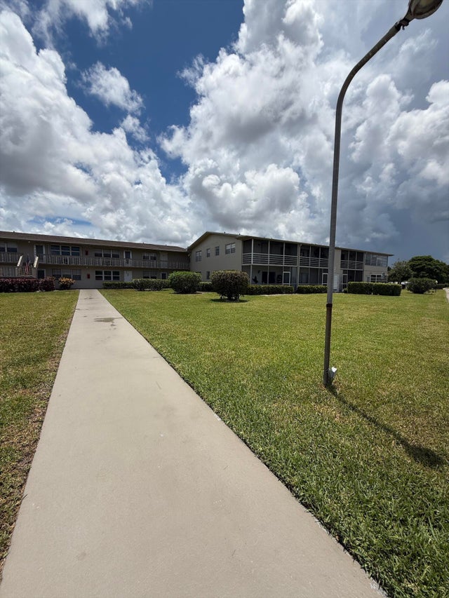 2 of 11 - 347 Northampton Q, West Palm Beach, FL