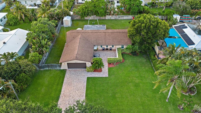 3 of 35 - 8147 Se Coconut Street, Hobe Sound, FL