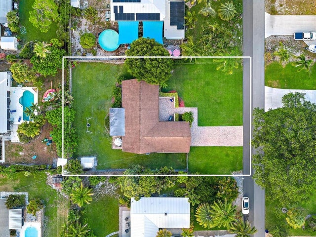 5 of 35 - 8147 Se Coconut Street, Hobe Sound, FL