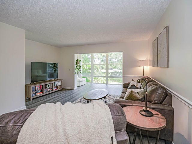 5 of 36 - 1901 Indian River Blvd #206, Vero Beach, FL