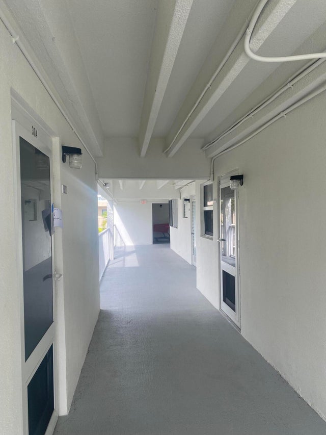 4 of 10 - 4001 S Ocean Boulevard #304, South Palm Beach, FL