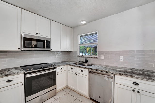 3 of 32 - 1918 Se Cheltenham Street, Port Saint Lucie, FL