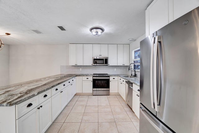 4 of 32 - 1918 Se Cheltenham Street, Port Saint Lucie, FL