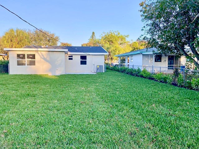 2 of 33 - 118 Sw 9th Avenue, Delray Beach, FL