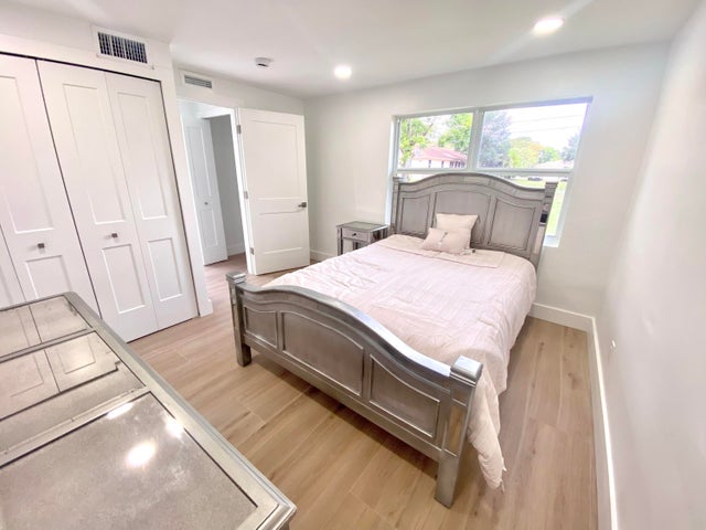 4 of 33 - 118 Sw 9th Avenue, Delray Beach, FL