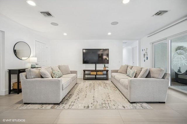 5 of 54 - 746 Sw 2nd Street, Boca Raton, FL