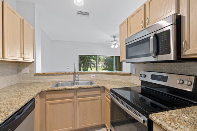 4 of 15 - 6976 Thicket Trce, Lake Worth, FL