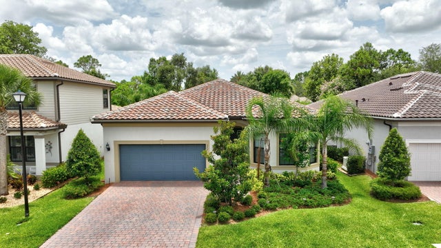 2 of 66 - 572 Se Villandry Way, Port Saint Lucie, FL