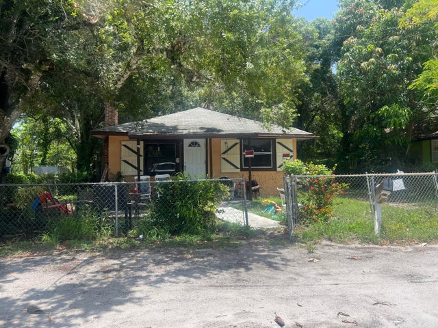 2 of 13 - 324 N 15th Street N, Fort Pierce, FL