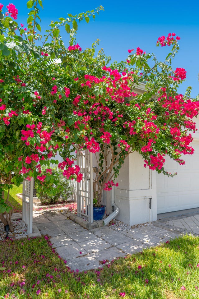 2 of 49 - 1513 Se Holyrood Lane, Port Saint Lucie, FL
