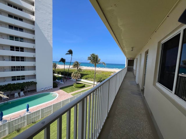 5 of 40 - 3600 N Ocean Drive #425, Riviera Beach, FL