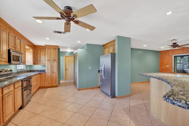 3 of 17 - 6581 Hillside Lane, Lake Worth, FL