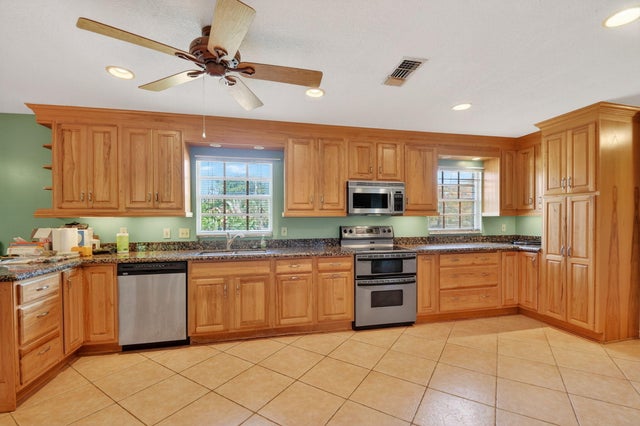 4 of 17 - 6581 Hillside Lane, Lake Worth, FL