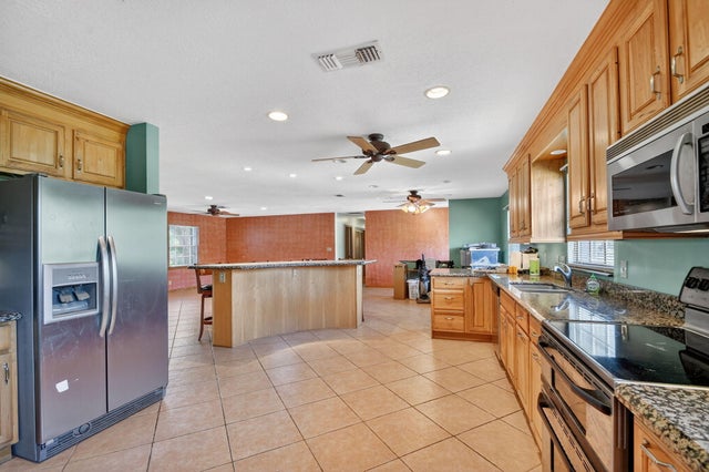 5 of 17 - 6581 Hillside Lane, Lake Worth, FL