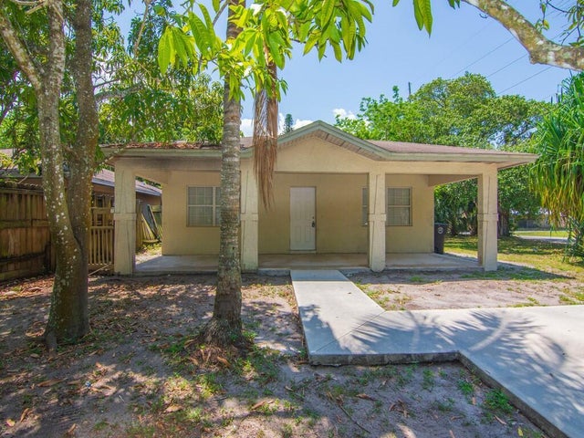 1 of 27 - 605 Dundas Court, Fort Pierce, FL