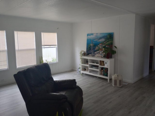 3 of 10 - 89 Bridgette Blvd, Lake Worth, FL