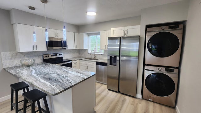 2 of 18 - 132 Se Village Drive #132, Port Saint Lucie, FL