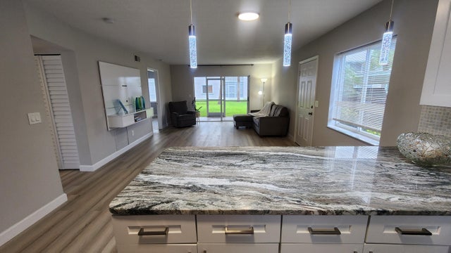 4 of 18 - 132 Se Village Drive #132, Port Saint Lucie, FL