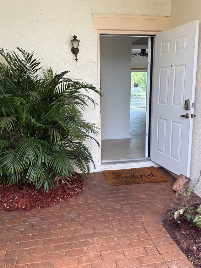 4 of 36 - 572 7th Square, Vero Beach, FL
