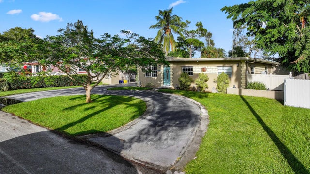 2 of 53 - 822 Burch Drive, West Palm Beach, FL
