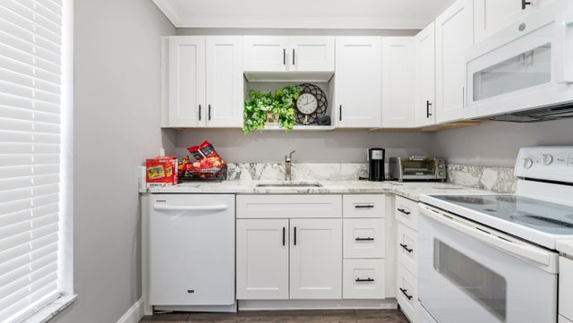 3 of 25 - 871 Worecester Lane, Lake Worth, FL