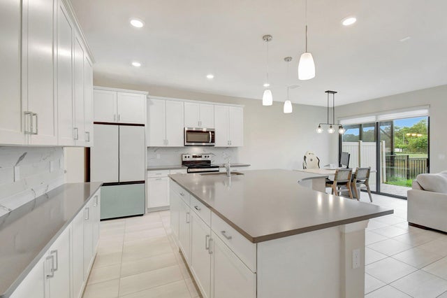 2138 Appleton Circle S, Oakland Park