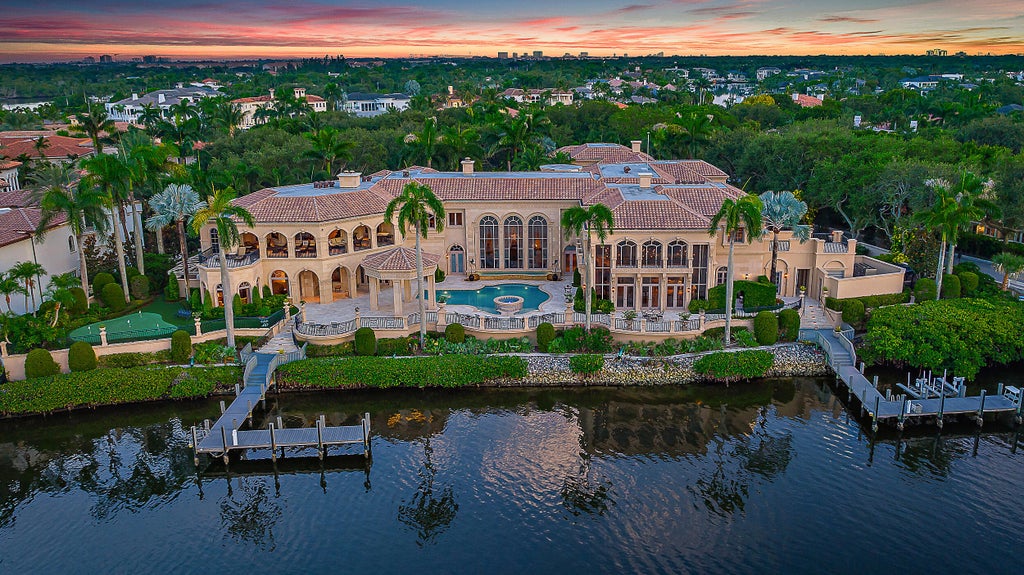 209 Commodore Dr