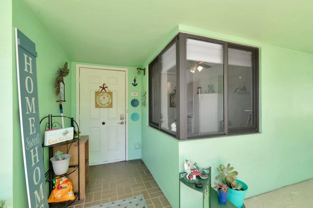 3 of 35 - 5884 Morningstar Cir #303, Delray Beach, FL