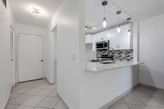4 of 13 - 2991 Garden Drive S #106, Lake Worth, FL