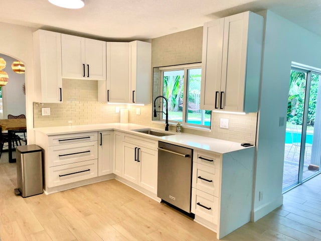 5 of 18 - 921 Nw 7th Street, Boca Raton, FL