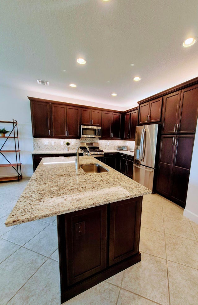 4 of 71 - 11377 Sw Willow Lane, Port Saint Lucie, FL