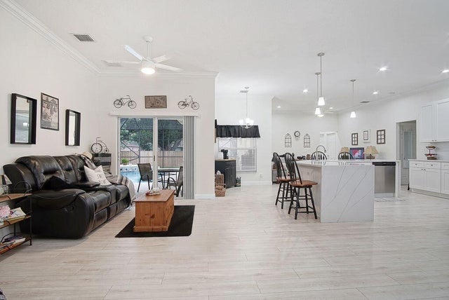 4 of 37 - 719 Sw Andrew Road, Port Saint Lucie, FL